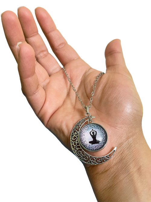 Collar luna con yoga